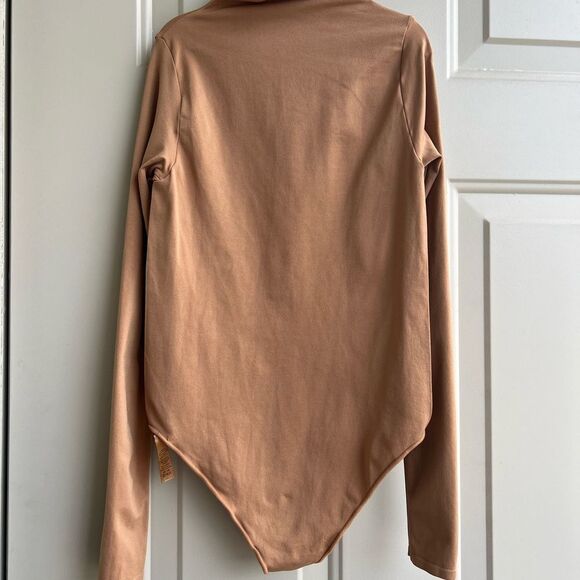 SKIMS mock neck long sleeve bodysuit camel Size small/medium - Picture 6 of 6